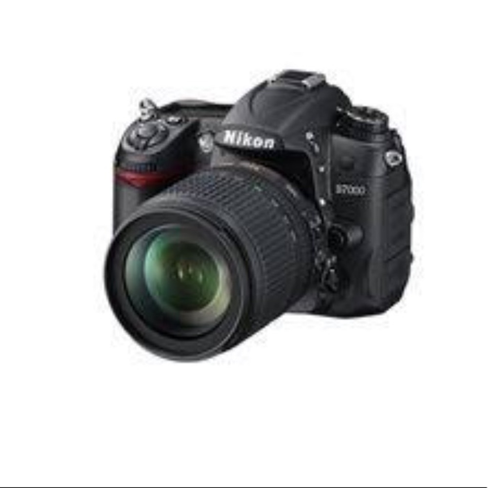 Nikon D7000 dslr camera with camera bag